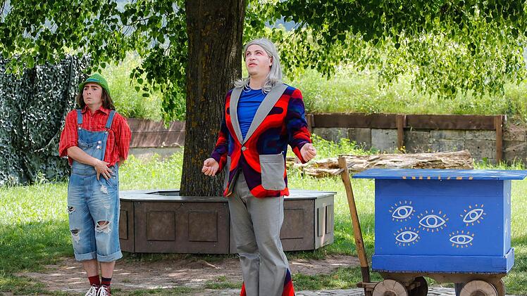 Gastregisseurin Stephanie Kuhlmann hat mit dem Stück "Der Räuber Hotzenplotz" einen rasanten Theaterspaß inszeniert. Foto: Matthias Hoch