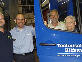 Stefan Müller und die drei THW-Ortsbeauftragten Alexander Fischer, Günter Raab und Johann Seelig sind stolz auf das große ehrenamtliche Engagement des THW und freuen sich auf das anstehende 60-jährige Jubiläum.  Fotos: Stühler