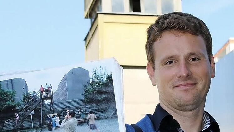 Unter anderem an der Gedenkstätte zur Berliner Mauer veranschaulichte Gästeführer Marcel Zierenberg, wie es in Berlin früher aussah.
