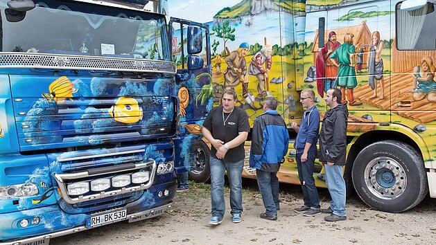 Manchmal versuchen die Trucker, sich mit den Airbrush-Kreationen auf ihren mächtigen Fahrzeugen gegenseitig zu übertreffen.  Foto: Klaus Gagel/Archiv