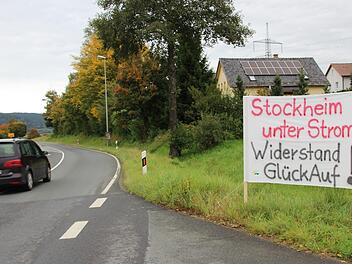 Seit Montag stehen die Hinweisschilder rund um Haig und Haßlach. Foto: Lisa Kieslinger