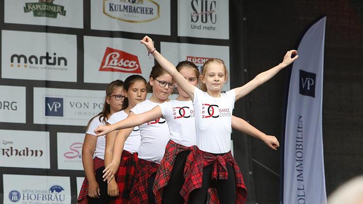 Impressionen vom Sonntagsprogramm auf der Showbühne. Foto: Barbara Herbst