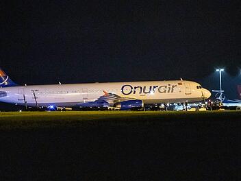 Am Nürnberger Flughafen hat sich am Montagnachmittag ein Zwischenfall ereignet: Ein Flugzeug ist von der Landebahn abgekommen. Foto: Andreas Eberlein/dpa