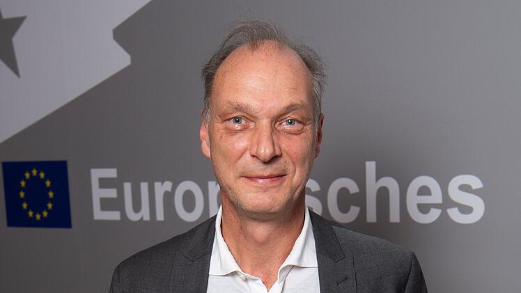 Martin Brambach setzt seine Hoffnung in die Reportage: "Vielleicht steht am Ende dieses Prozesses ja die Erneuerung unserer Demokratie."