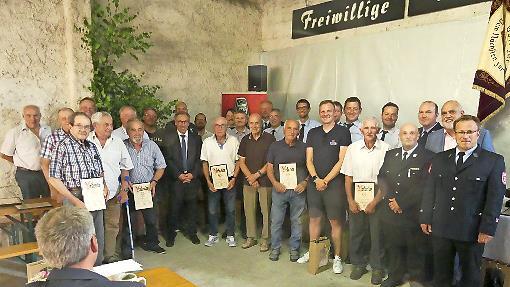 Auch eine große Gruppe passiver Mitglieder im Feuerwehrverein wurde ausgezeichnet.