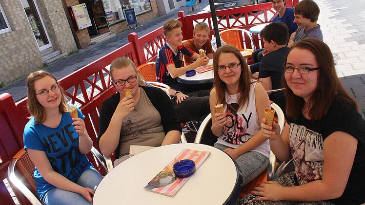 Lecker! Lea, Larissa, Franziska und Alina (von links) gingen in die Eisdiele.