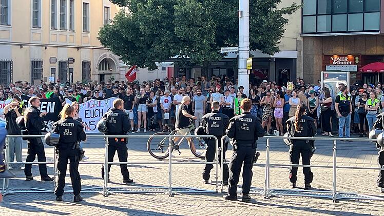 W&uuml;rzburger Messerattacke: Teilnehmer von AfD-Gedenkdemo angegriffen