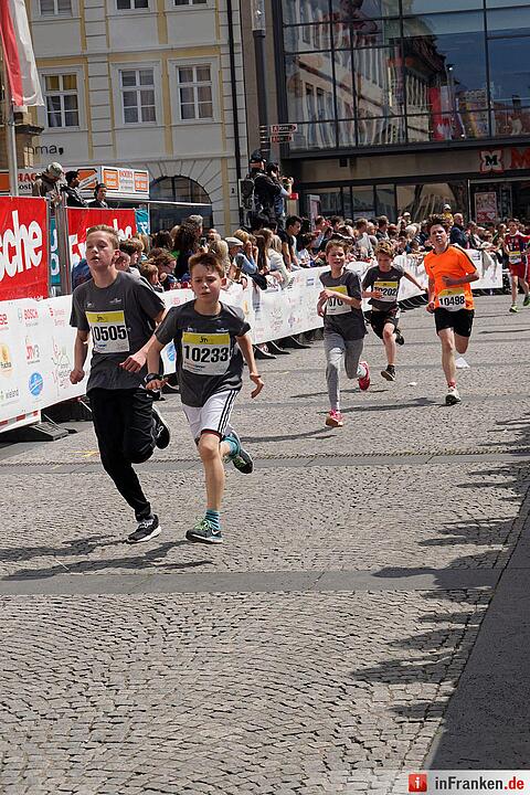 Weltkulturerbelauf 2017 in Bamberg: Der Zieleinlauf am Maxplatz