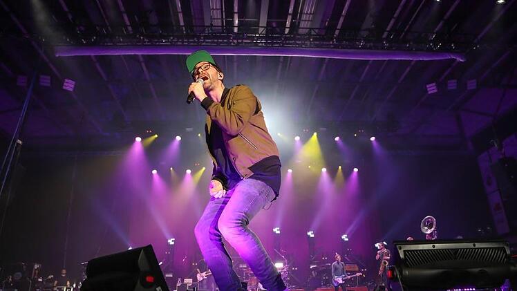 Popsänger Mark Forster gastierte mit seiner "Tape"-Tour in der ausverkauften Brose-Arena in Bamberg. Foto: Barbara Herbst