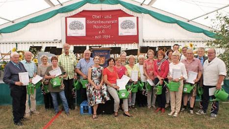 Ehrungen anlässlich des 125. Jubiläums des OGV Neundorf für eine 25- bis 40-jährige Mitgliedschaft  Fotos: privat
