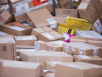 Eine neue Betrugs-Masche macht mal wieder via Mail die Runde. Wenn sie kein Paket erwarten, sollten sie bei Mails zur Sendungsverfolgung vorsichtig sein.  Symbolfoto: Rolf Vennenbernd/dpa