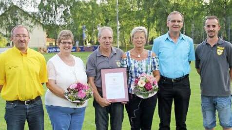 Ehrungen gab's zum 90-jährigen Bestehen des FC Thulba: Unser Bild zeigt (von links) Vorsitzenden Dietmar Werner, Karola Manger, Stefan Armbruster, Herta Ambruß, Walter Manger und stellvertretenden Vorsitzenden Matthias Wolf.