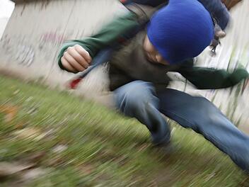 14-Jähriger von Jugendlichen verprügelt - er kommt mit leichten Verletzungen davon