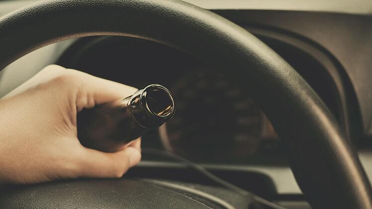 Bei der Unfallaufnahme machten die Polizisten einen Alkoholtest: Der Mann hatte 0,62 Promille.