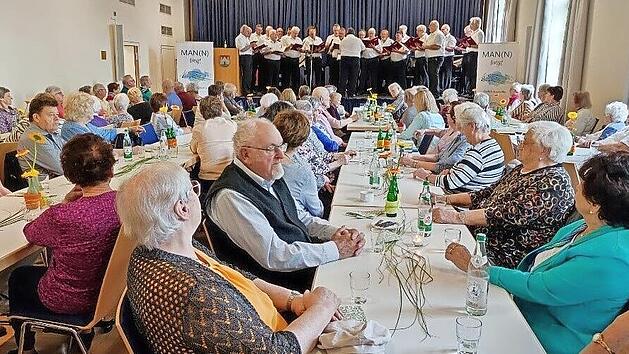Im vollbesetzten Kulturraum hat der Gesangverein begeistert.
