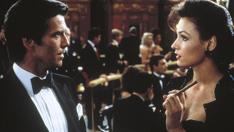 Xenia Onatopp (Famke Janssen) ist sch&ouml;n und gef&auml;hrlich. James Bond (Pierce Brosnan) wei&szlig; nicht, dass er einer eiskalten Killerin gegen&uuml;bersteht.