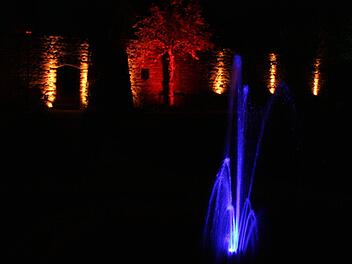 In der Reihe "Oberfranken leuchtet" ist Schlüsselfeld das 31. Lichtprojekt.  Fotos: Evi Seeger