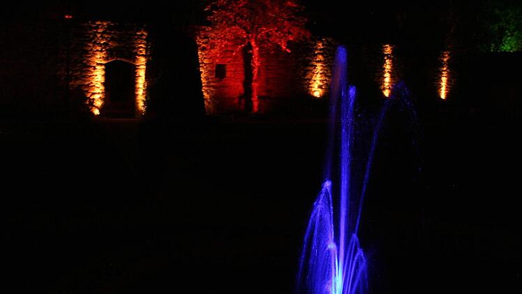 In der Reihe "Oberfranken leuchtet" ist Schlüsselfeld das 31. Lichtprojekt.  Fotos: Evi Seeger