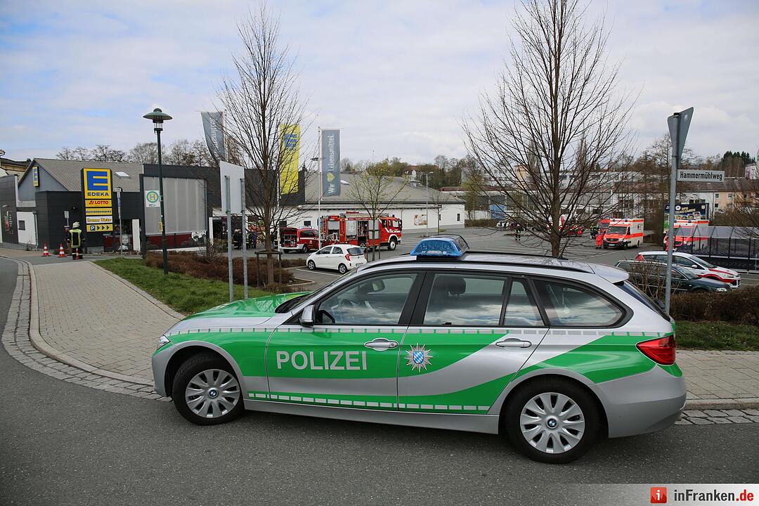 Feuerwehr evakuiert Supermarkt in Rehau