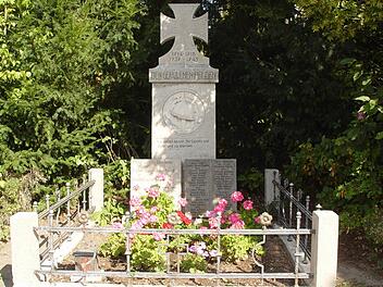 Das Poppenrother Ehrendenkmal ist saniert. Foto: Wolfgang Wimmel