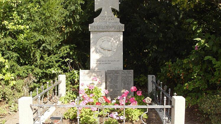 Das Poppenrother Ehrendenkmal ist saniert. Foto: Wolfgang Wimmel