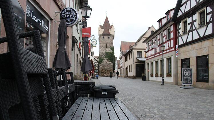 Ausgangsbeschränkung wegen des Coronavirus: Herzogenaurachs Mitte ist am Samstag nahezu menschenleer. Foto: Christian Bauriedel