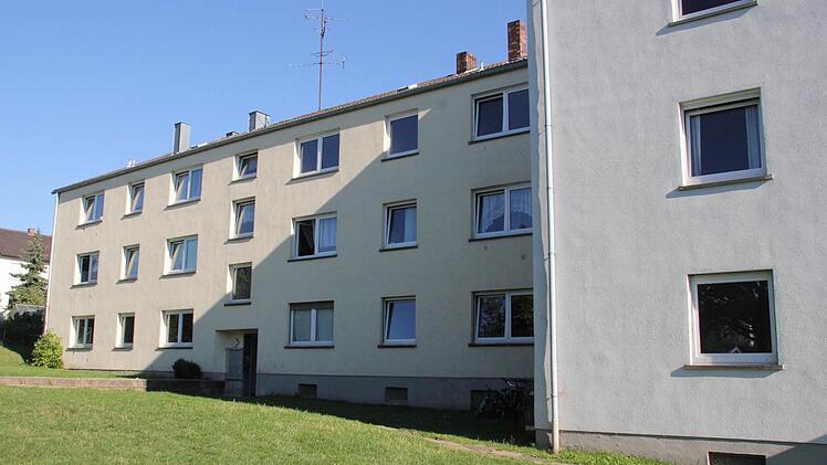 In der Karl-Link-Straße in Zeil befinden sich die Gemeinschaftsunterkünfte für die Asylbewerber in Zeil. Das sind mehrere Wohnblocks wie dieser.