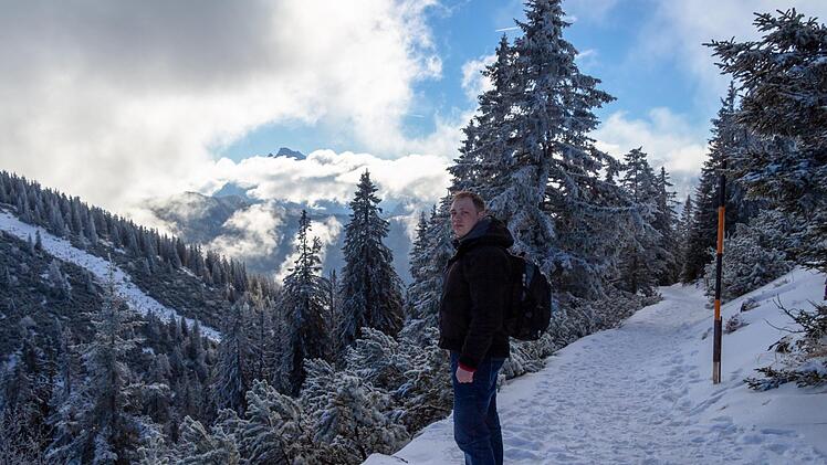 Die Fotoausrüstung immer dabei: Florian Bleymann auf dem Predigtstuhl bei Bad Reichenhall. Foto: Bleymann