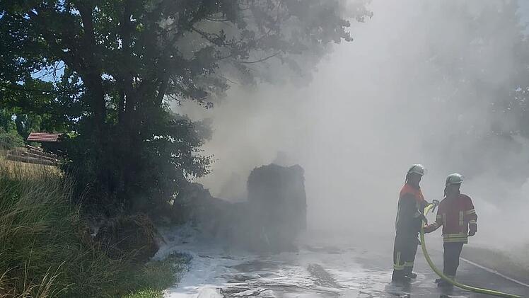 Pretzfeld: Anhänger in Brand geraten - 21-Jähriger entdeckt Feuer im Rückspiegel