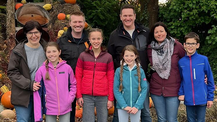 Anna und Jule sind durch "Magic Moves" Freundinnen geworden. Auch ihre Familien genie&szlig;en nach dem Zaubercamp gemeinsame Momente.