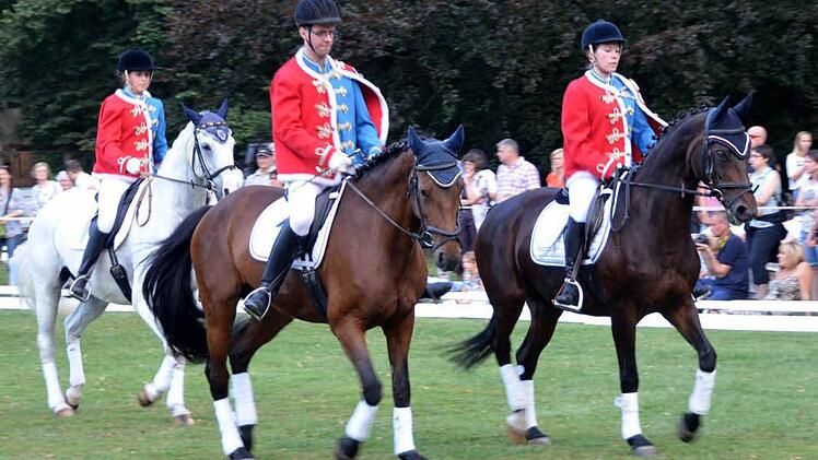 Der Reiterverein bei der Quadrille im Luitpoldpark.  Foto: Peter Rauch