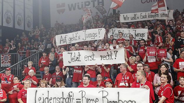 Freak City stand am letzten Mittwoch geschlossen hinter der Mannschaft und wurde f&uuml;r die r&uuml;ckhaltlose Unterst&uuml;tzung belohnt. Fotos: Daniel L&ouml;b