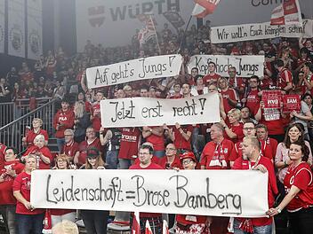 Freak City stand am letzten Mittwoch geschlossen hinter der Mannschaft und wurde für die rückhaltlose Unterstützung belohnt. Fotos: Daniel Löb