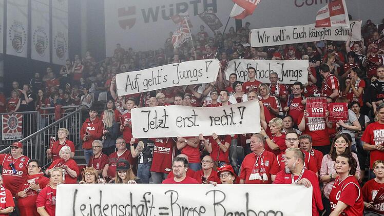 Freak City stand am letzten Mittwoch geschlossen hinter der Mannschaft und wurde für die rückhaltlose Unterstützung belohnt. Fotos: Daniel Löb
