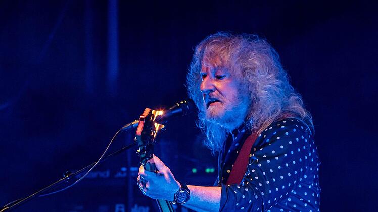 Stehende Ovationen gab es am Ende für das Coburg-Gastspiel von Barclay James Harvest featuring Les Holroyd.Foto: Jochen Berger