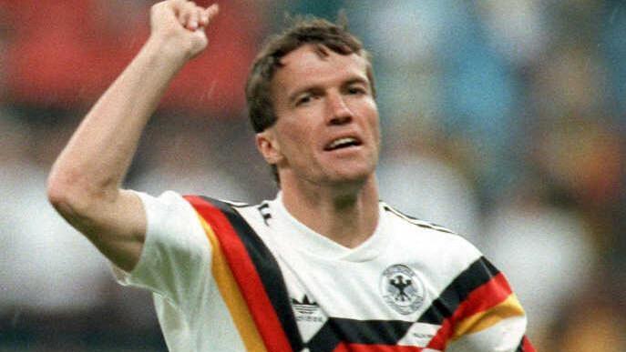 Rekordnationalspieler, aber durchaus noch lebendig - wenngleich in Deutschland nicht mehr gemeldet: Lothar Matthäus. Foto: Archiv/dpa