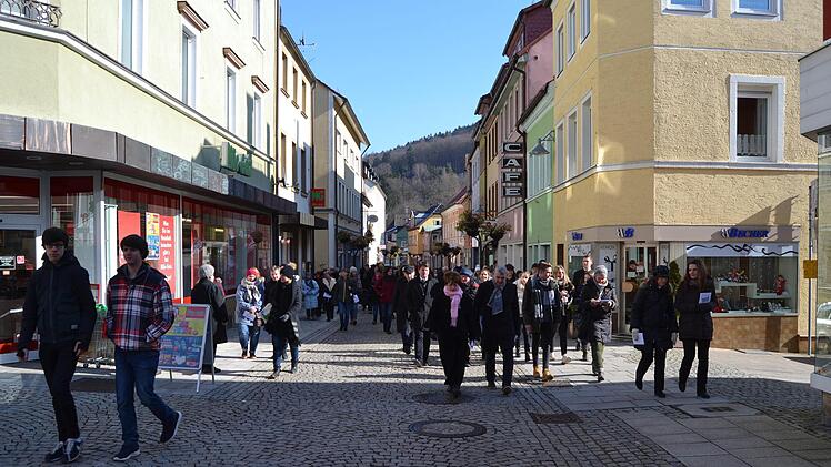 Verlegung der Bad Brückenauer Stolpersteine.Johannes Schlereth