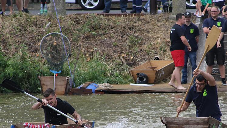 Es wurde bis zur Erschöpfung gekämpft. Im Bild der "Weiße Schwan" und die "Teich Hunter". Foto: Michael Stelzner