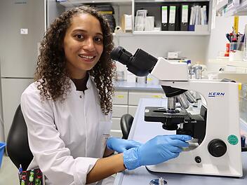 W&uuml;rzburg: Juniorprofessur und Nobelpreistr&auml;gertagung - so erreichte die junge Neurobiologin ihre Ziele