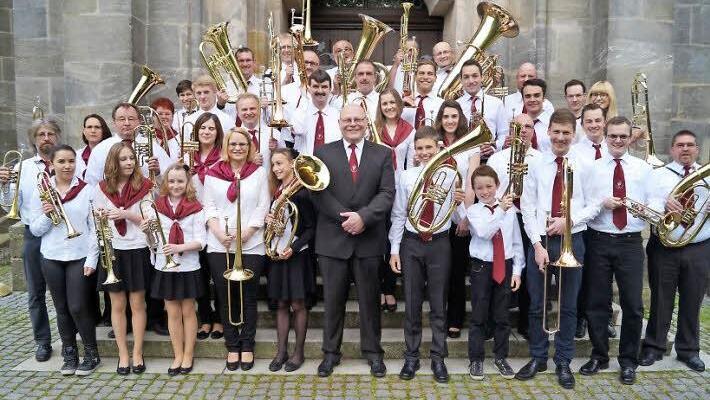 Der Posaunenchor vor der St. Matthäuskirche in Hetzelsdorf Foto: Rebekka Löw