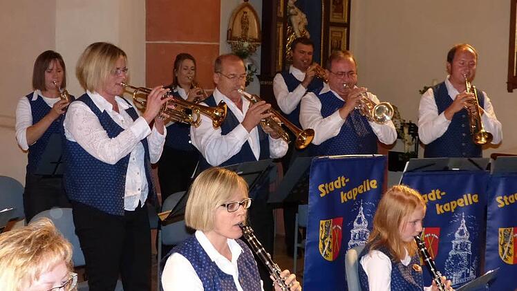 Kompletter Trompetensatz der Stadtkapelle beim Stück"Star Chaser". Foto: Klaus-Peter Wulf