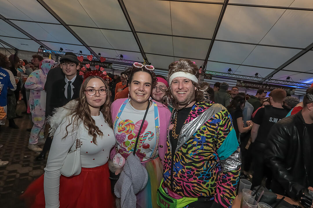 Im großen Festzelt wurde richtig gefeiert!