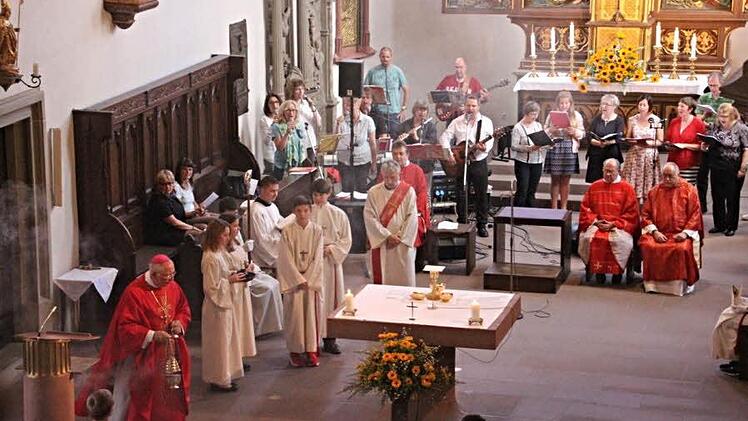 Blick in den Altarraum Foto: Helmut Will