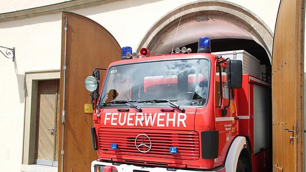 Gefährlich eng ist es für die Münnerstädter Feuerwehr in der Zehntscheune geworden. Jetzt soll ein neues Gerätehaus gebaut werden. Insgesamt will die Stadt rund elf Millionen Euro investieren.  Archiv/Thomas Malz