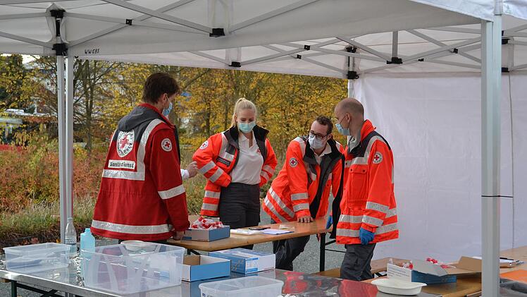 Das BRK bietet Corona-Tests an Heiligabend und den Weihnachtsfeiertagen an. Foto: Martina Bergmann/Archiv