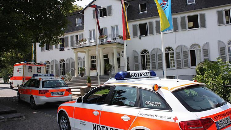 Wenn es notwendig ist, rücken die Helfer mit mehreren Fahrzeugen aus. Foto: Bartl