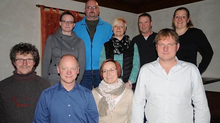 Die neue Vorstandschaft des OGV Unfinden (vorne von links): Beisitzer Walter Kirchner, Zweiter Vorsitzender Frank Fischer, Schriftführerin Andrea Feuerlein, Erster Vorsitzender Frank Bayer sowie (hinten von links) Beisitzerin Ute Machwart, Kassier Ingo Wohlgemuth, Beisitzerin Anke Ankenbrand, Beisitzer Uwe Schloßnagel, Beisitzerin Sabrina Welsch Foto: Gerold Snater