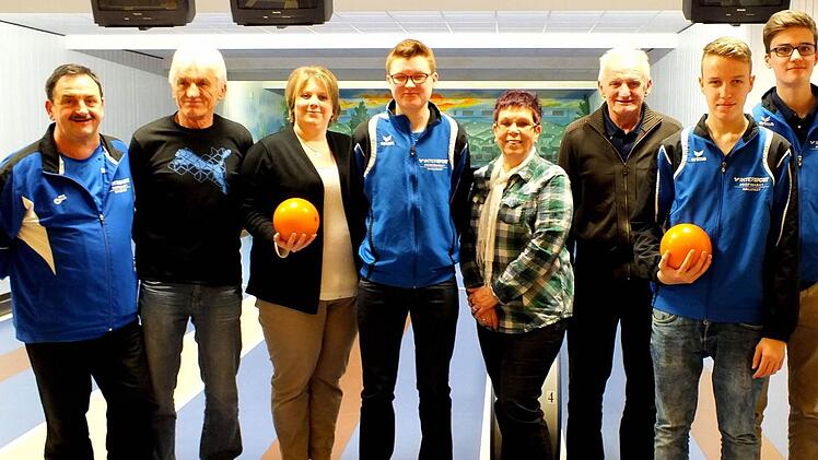 Sowohl im Sportkegeln als auch im Privatkegeln konnten die Sander Kegler stolze Erfolge verzeichnen. Von links: Günther Österling (Alle Neun), Richard Seufert und Sabrina Gallmann (beide Fröhliche Neun), Noah Schnaus (Alle Neun), Roswitha Winkler, Werner Seufert (beide Fröhliche Neun) sowie Pascal Österling und Sven Haderlein (beide Alle Neun). Foto: Alfons Beuerlein