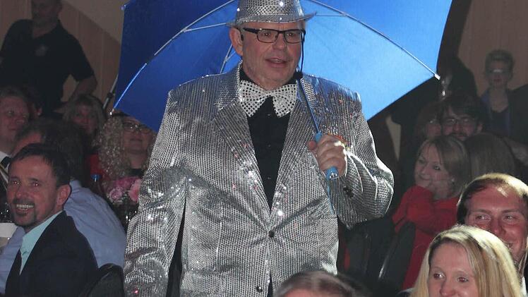 Georg Löffler als "A Kroniche Leucht'n"  Foto: Friedwald Schedel