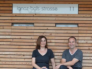 Energie-Monitoring: Jeannette und Andreas Miller beteiligten sich mit ihrem Effizienzhaus an einer Studie der Bundesregierung. Jetzt ziehen sie nach zwei Jahren Monitorin Bilanz. Foto: Isolde Krapf